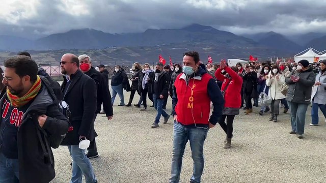 Saga Coffee, raggiunta l'intesa: la gioia delle operaie al presidio davanti alla fabbrica