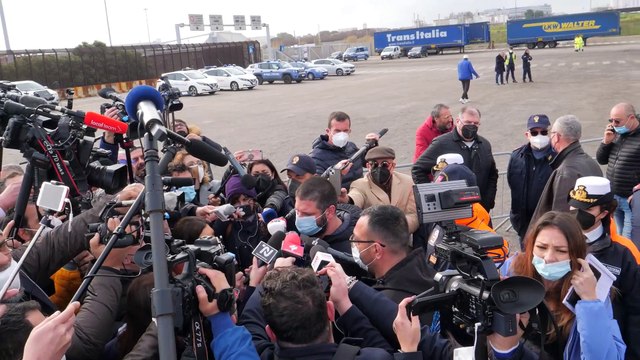 A Brindisi 48 superstiti del traghetto: Il fumo, le fiamme e tanta paura