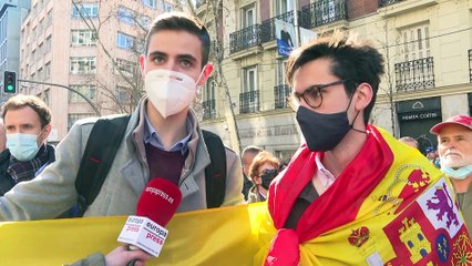 Miles de simpatizantes apoyan a Ayuso y Casado convoca al comité de dirección