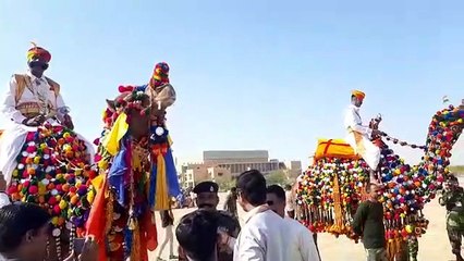 Video: रोमांच जगाया बीएसएफ के कैमल टेटू शो ने