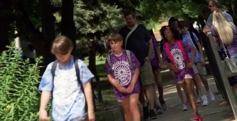 Easy S03 E01