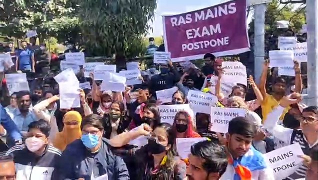 Demand RAS Exam postponed - विश्वविद्यालय में चौथे दिन भी जारी आरएएस अभ्यर्थियों का धरना
