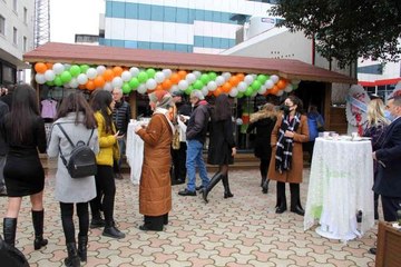 Girişimci kadınlar satış merkezi açtı