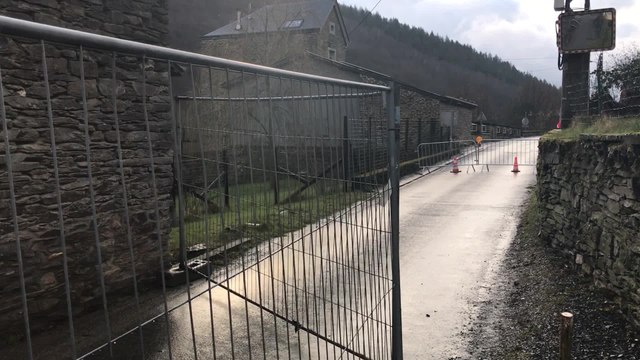 Mouzaive, village quasi-inaccessible aux voitures, depuis qu'un mur menace de s'effondrer