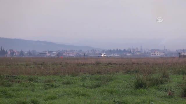 Son dakika... Rusya Suriye'de hipersonik füzelerle donatılmış savaş uçakları konuşlandırdı