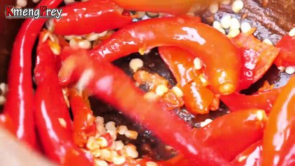 Survival in the rainforest - Cooking Shrimp On A Rock And Eating In The Forest ( World Cuisine )