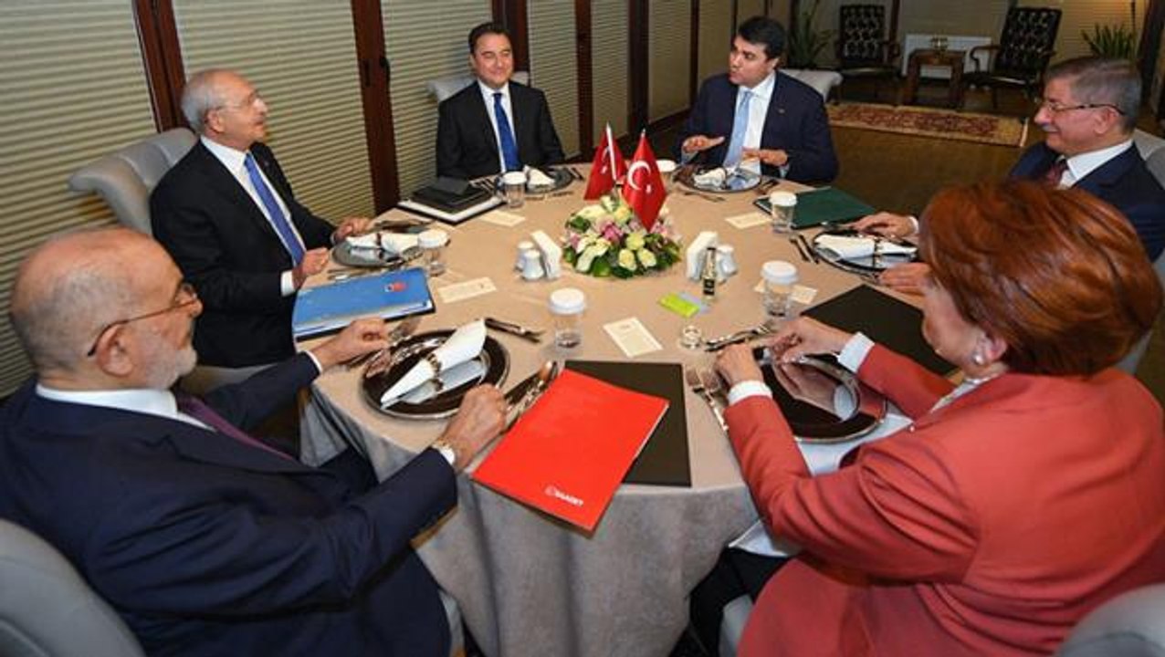 6'lı görüşmede yer alan Ahmet Davutoğlu açıkladı! İşte Kılıçdaroğlu'nun ittifak için önerdiği yeni isim