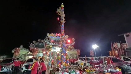 สุโขทัย ชาวไทยเชื้อสายจีนแห่เจ้าปุงเถ่ากง-ม่า รับประเพณีฮ่วงเซียว