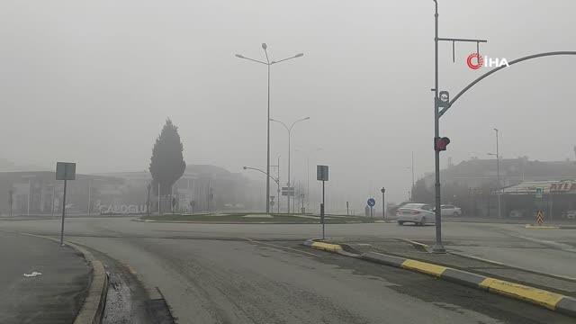 Vatandaşlar güne sisle uyandı, görüş mesafesi 50 metreye kadar düştü