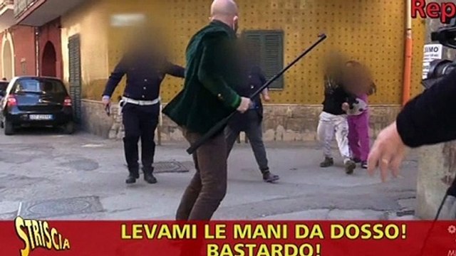 Aggredito Luca Abete, l'inviato di Striscia la notizia era a Caivano per un servizio