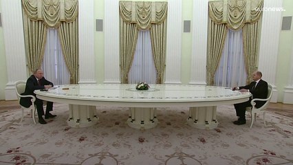 دیدار صدر اعظم آلمان و رئیس جمهور روسیه پشت میز «جنجالی»