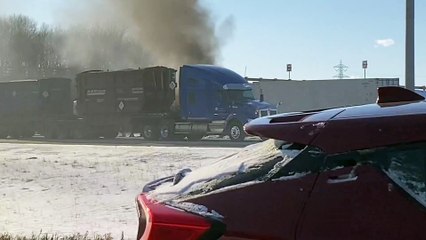 Violente sortie de route et incendie sur l'autoroute 20