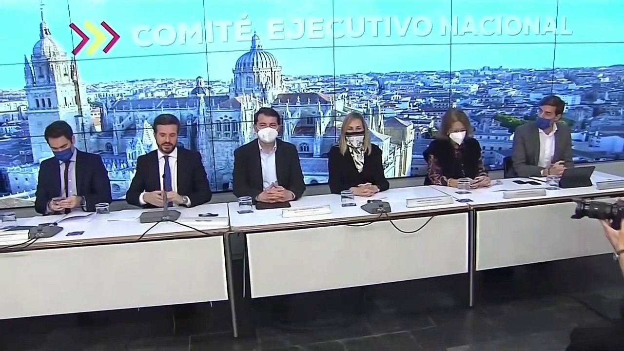 Casado y algunos 'barones' del PP defienden un Gobierno de Mañueco sin Vox