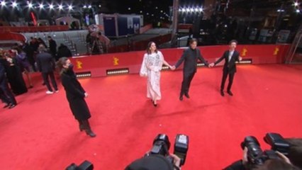 Isaki Lacuesta presenta "Un año, una noche" en la Berlinale
