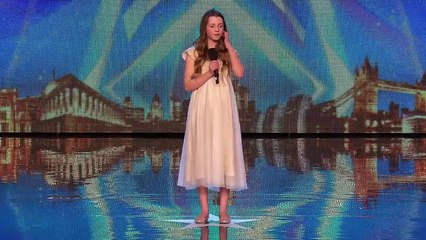 Quand elle annonce ce qu’elle va chanter, les juges se moquent d’elle!! Puis dans la salle, c’est l’hystérie totale!