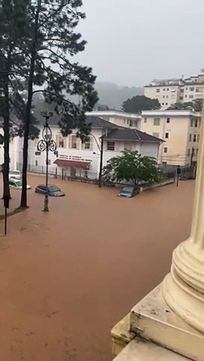 Chuvas provocam mortes e deixam desaparecidos em Petrópolis; veja vídeos 2