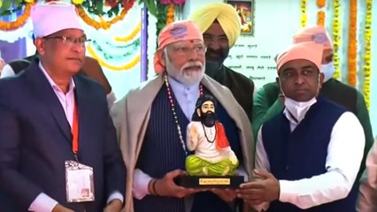 PM Modi reaches Delhi's Ravidas temple, presented an idol