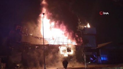 İş yeri alev alev yandı: Gürültüyle patlayan boya kutuları panik oluşturdu