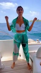 அரபிக்குத்துக்கு எப்படி ஆடனும் தெரியுமா... கடலையே சூடாக்கிய பீஸ்ட் நாயகி