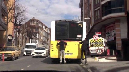 Patenli gençlerin yokuşta tehlikeli yolcuğu kamerada