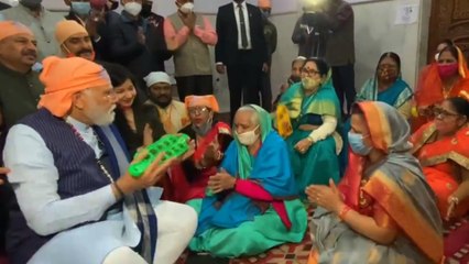 PM Modi plays Khartal at Ravidas Vishram Ashram