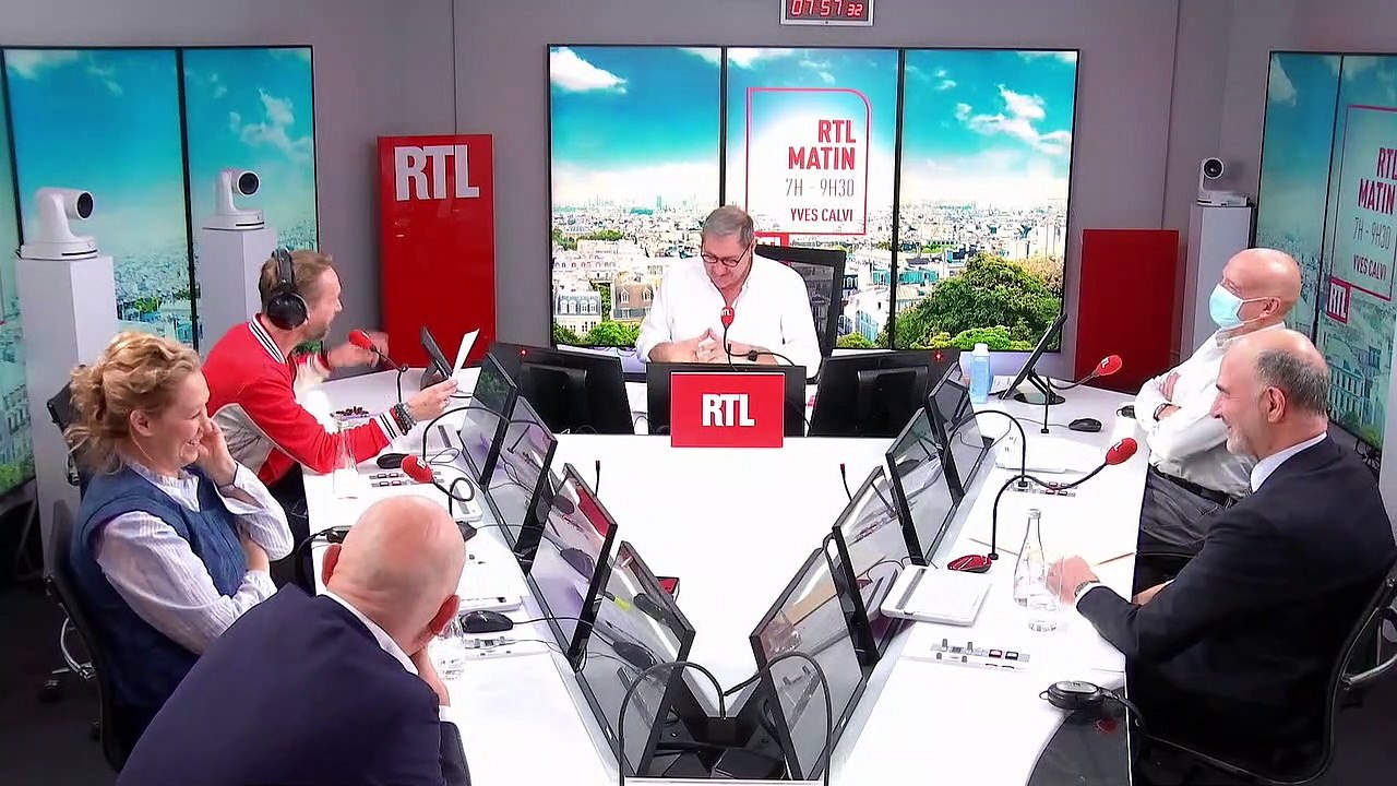 "Le socialiste, ce grand mammifère bipède en danger d'extinction comme le rhinocéros de Java"