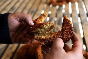 Siyez unundan simit yaptı, taleplere yetişemiyor