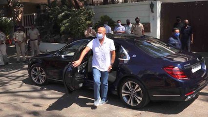 Bappi Lahiri के परिवार को दिलासा देने ऐसे पहुंचे Rakesh Roshan; Watch video | FilmiBeat