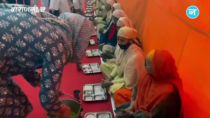 वाराणसी के रविदास मंदिर में राहुल-प्रियंका गांधी ने की पूजा, लंगर भी खिलाया