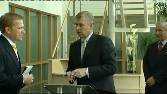 El príncipe Andrés no irá a juicio tras llegar sus abogados a un acuerdo con la mujer que lo denunció por abusos sexuales