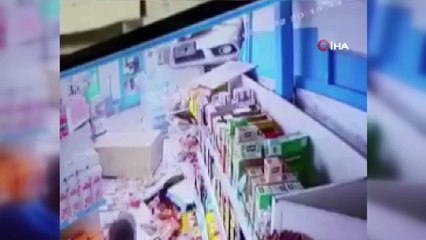 Çekmeköy'de fren yerine gaza bastı, marketin içine daldı