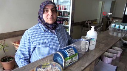 Önce sipariş verdi, sonra herkesin içinde 2 tane telefonu böyle çaldı