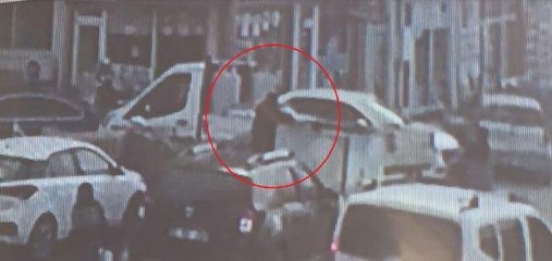ÇALDIĞI TÜPÜ BAYİYE SATTI; HIRSIZLIK VE KAÇMA ANI KAMERADA