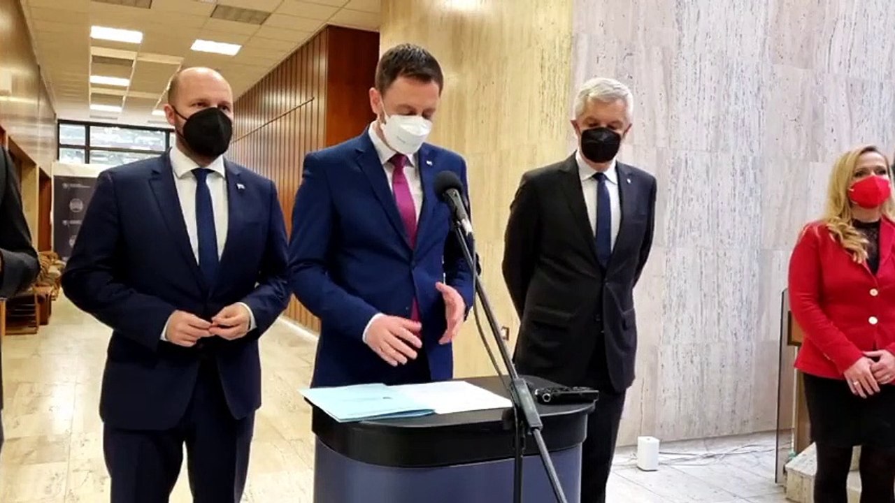 ZÁZNAM: Premiér: SR poskytne Ukrajine odmínovacie systémy Božena a zdravotnícky materiál