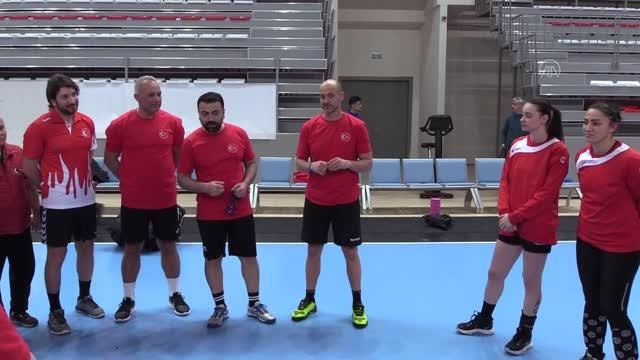 KASTAMONU - A Milli Kadın Hentbol Takımı'nın kampı başladı