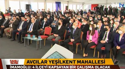 İmamoğlu ayakta kalan kadını görünce konuşmasını kesti, kendi yerini verdi