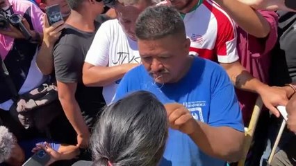 Migrantes se cosen los labios en México como forma de protesta por no poder entrar en EEUU