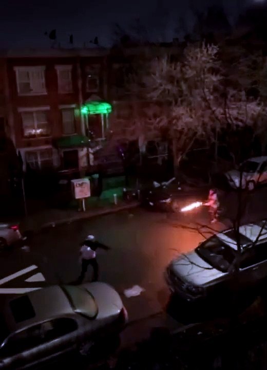 New York : Il surprend sa femme avec un autre homme et sort le... lance-flammes !