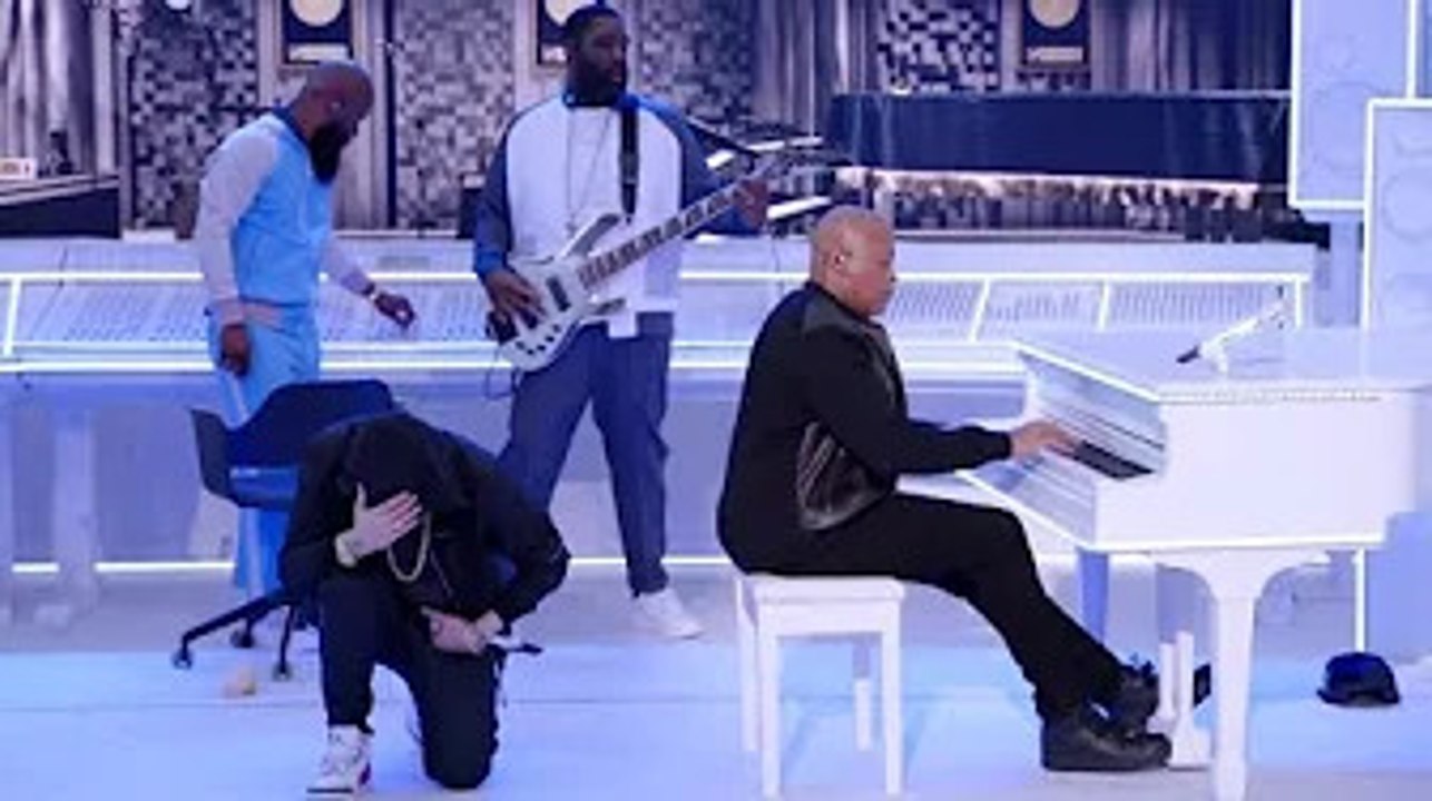 Super Bowl LVI: Eminem Praised for Kneeling While Dr. Dre Performs 'Still Dre' During Halftime Show