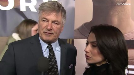 El viudo de Halyna Hutchins presenta una nueva acción legal contra Alec Baldwin