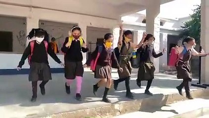 नौनिहालों के आगमन से ​खिली शाला