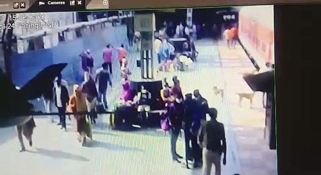 Viral: ट्रेन पर चढ़ने के दौरान गिरी महिला, RPF जवान ने ऐसे बचाई जान, वीडियो हो रहा वायरल