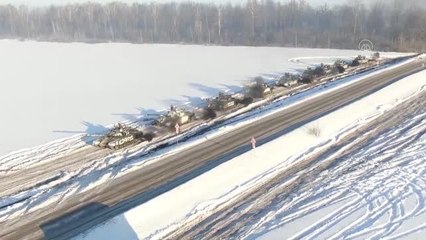 Rusya'nın batı ve güney bölgelerinde bazı askeri birlikler üslerine dönüyor
