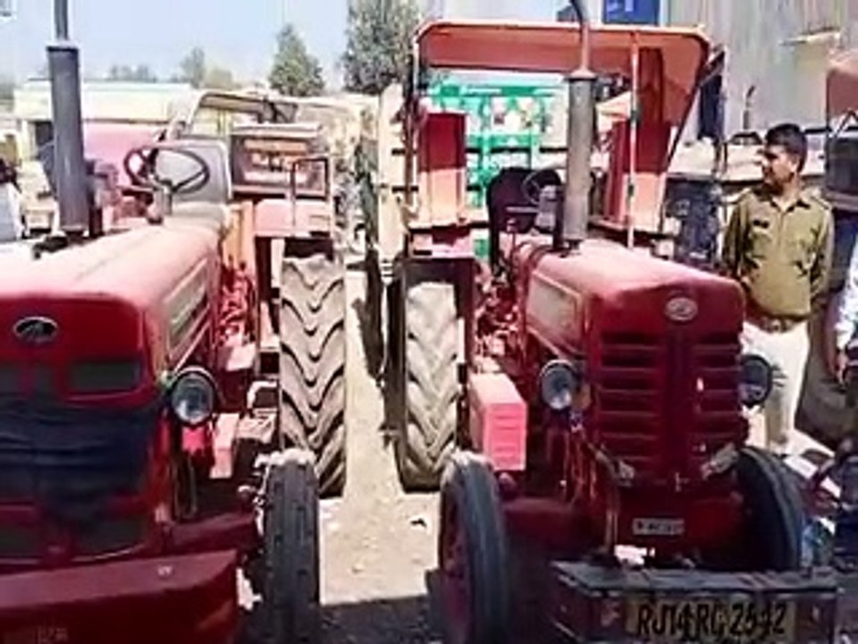 illegal gravel transport : अवैध बजरी परिवहन करत...