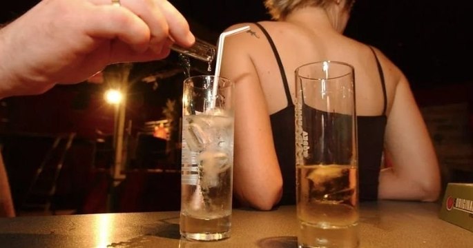 Cinq étudiantes nantaises créent une paille capable de détecter le GHB