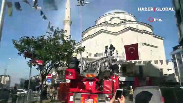 İstanbul Şişli'de bir kişi aydınlatma direğine tırmanıp Türk Bayrağı salladı, gözaltına alındı