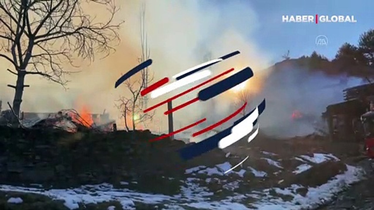 Kastamonu'da bir köyde çıkan yangın 10 eve sıçradı