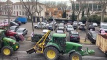 Arles : la manifestation des agriculteurs se poursuit et se dirige vers la RN113