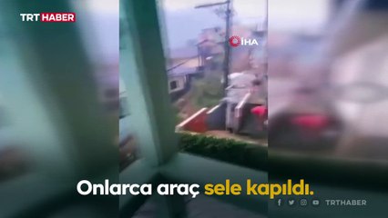 Brezilya'da sel önüne geleni sürükledi