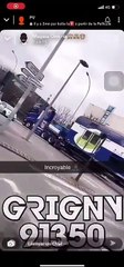 Un camion transportant une rame de RER s'encastre dans un pont à Grigny !